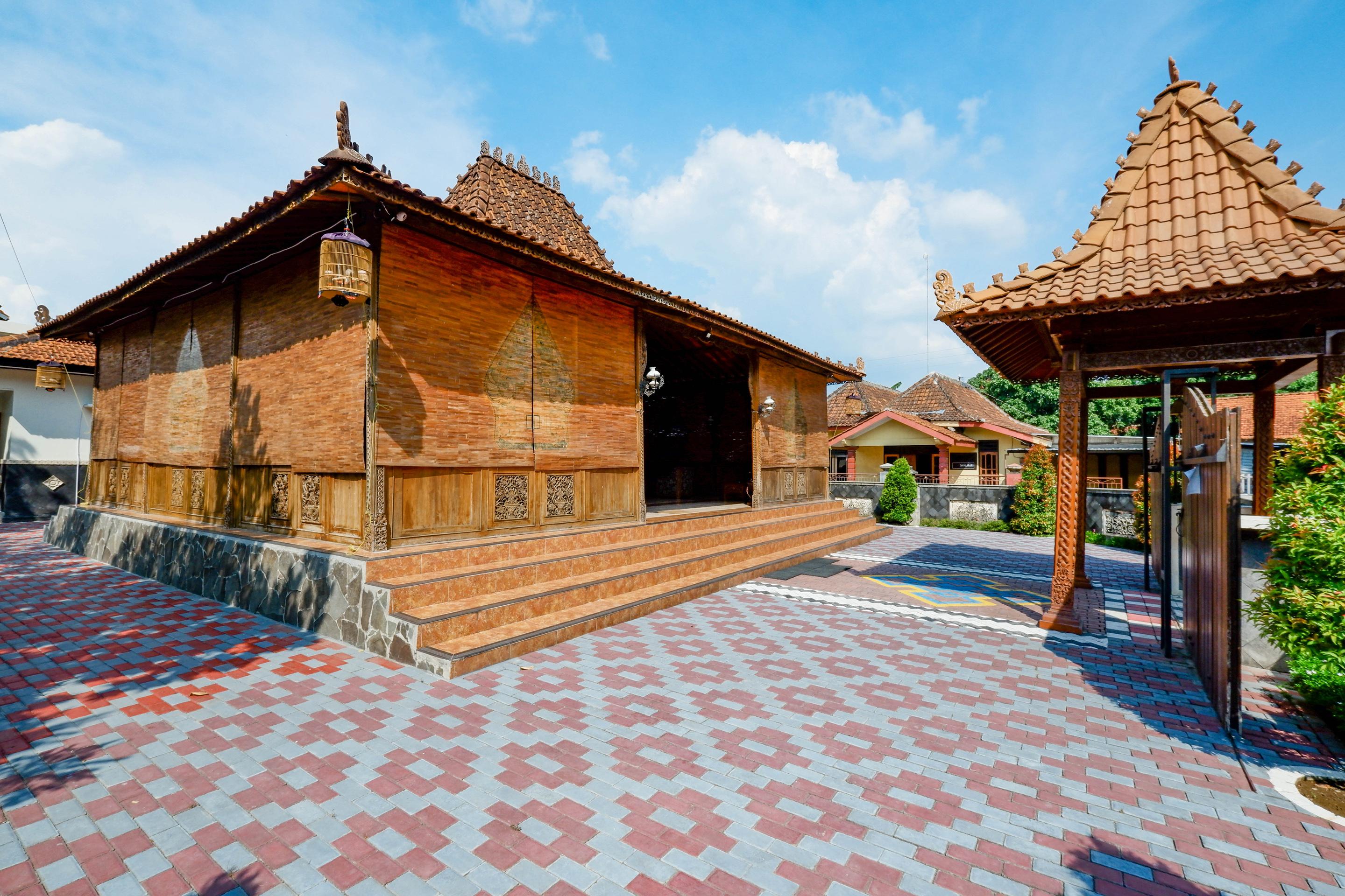 Oyo 2327 Pagsis Village Klaten Eksteriør billede