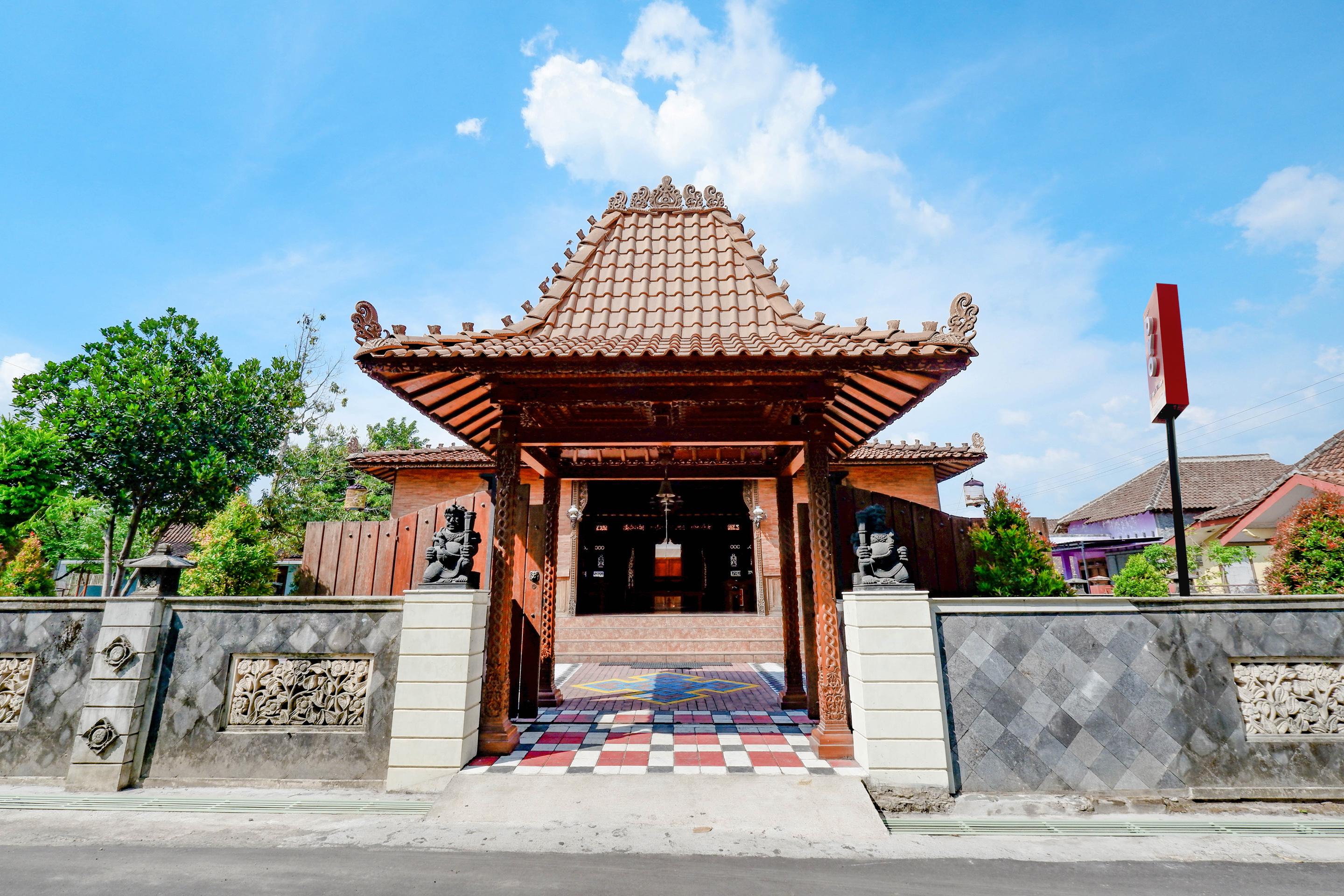 Oyo 2327 Pagsis Village Klaten Eksteriør billede